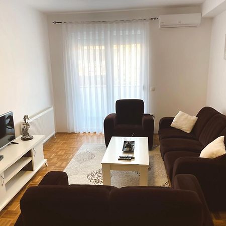 Apartment Troi Pristina Esterno foto