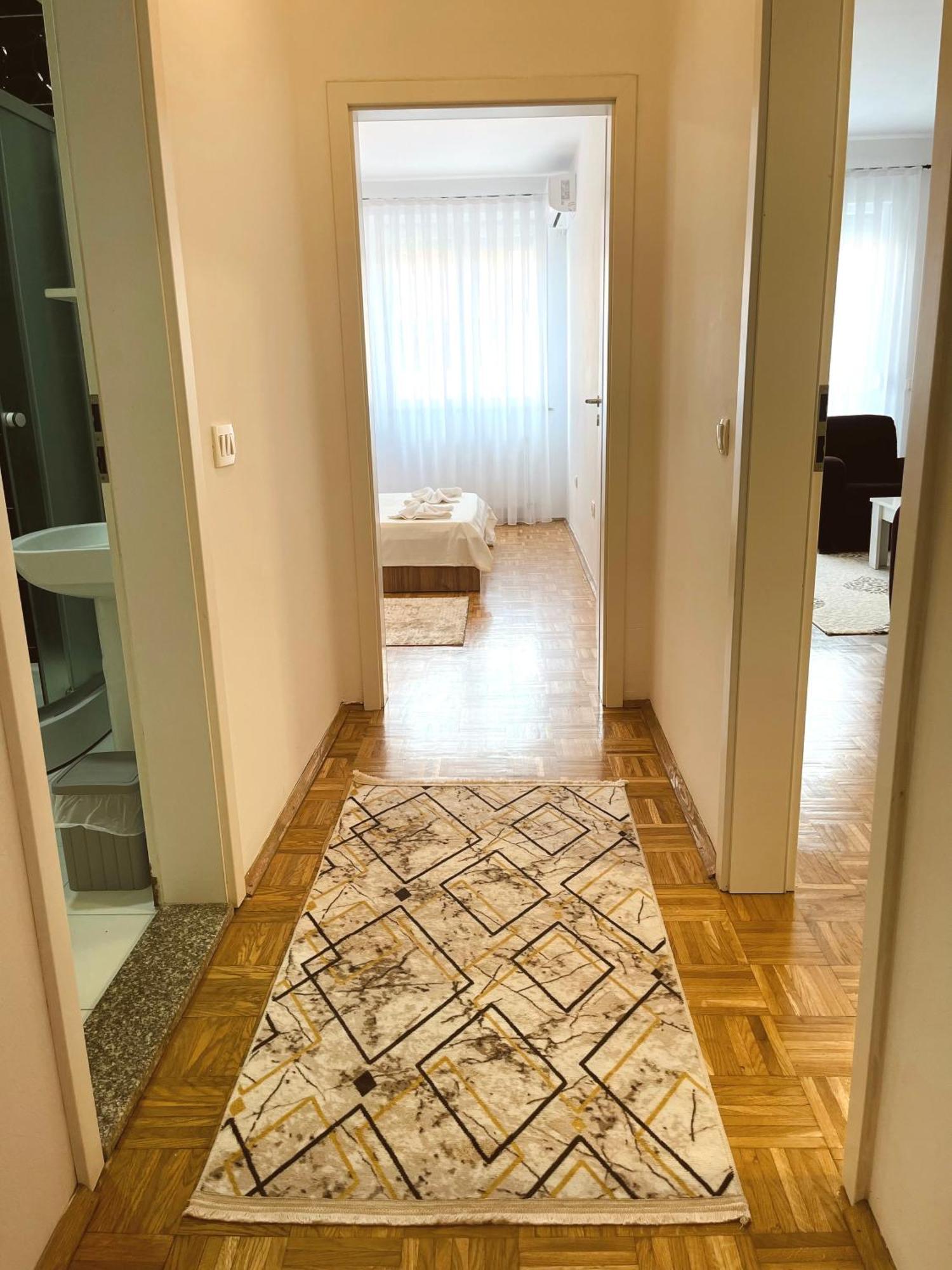 Apartment Troi Pristina Esterno foto