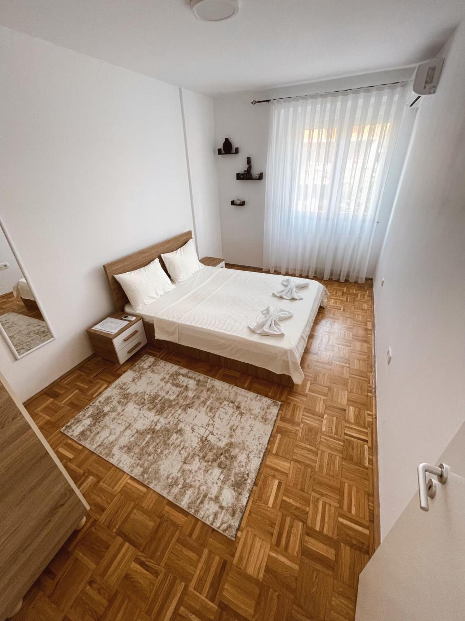 Apartment Troi Pristina Esterno foto